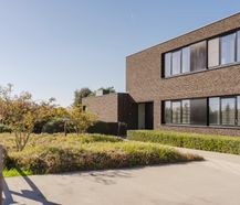 Exclusieve villa met zwembad en paardenstallen in Heule!