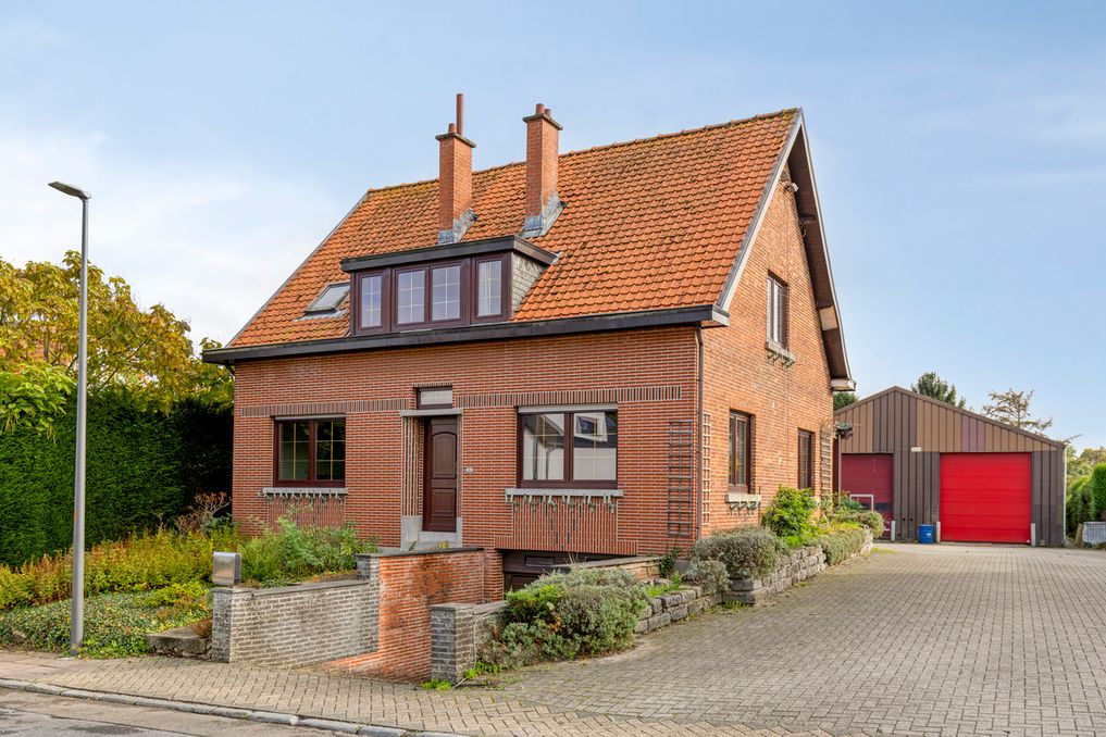 Te renoveren huis met grote loods nabij centrum Meise
