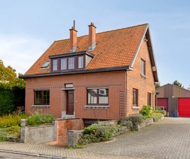 Te renoveren huis met grote loods nabij centrum Meise