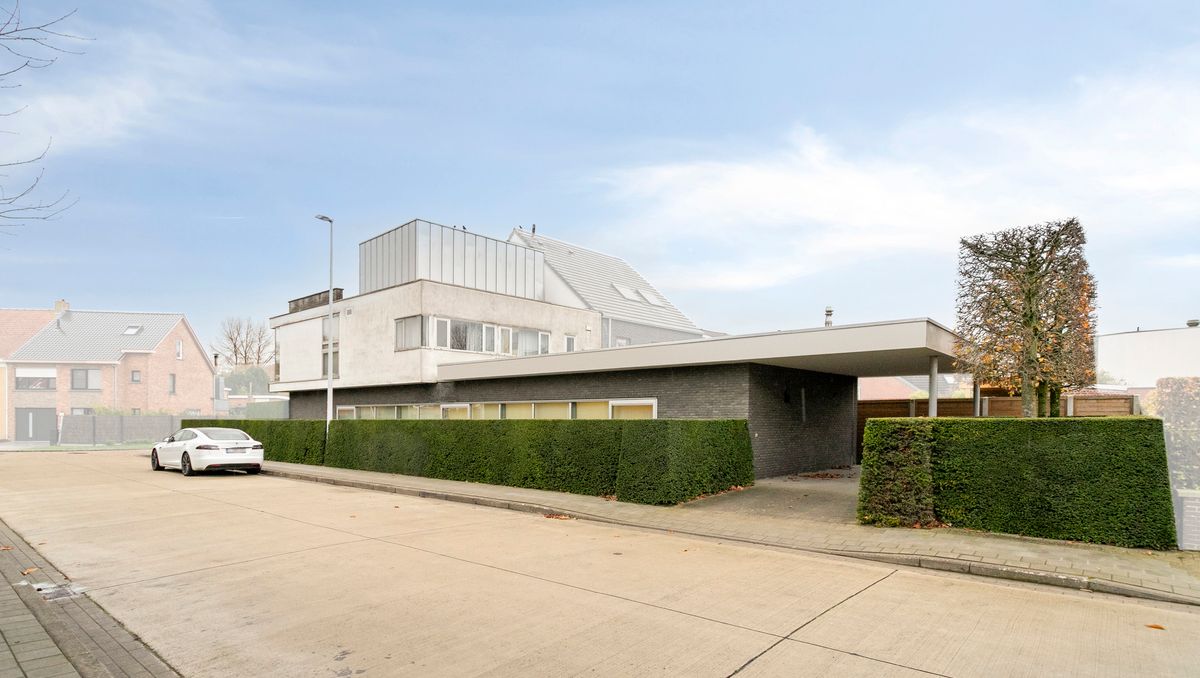 Veelzijdig kantoor te koop in Sint-Michiels (380 m²)