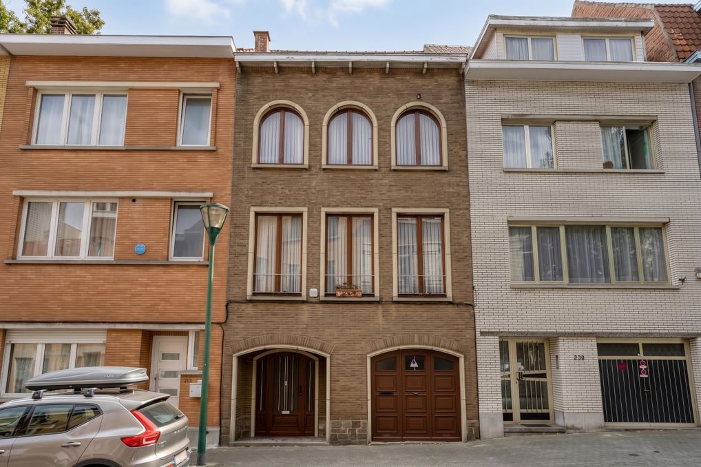 Maison Unifamiliale de Caractère à Vendre à Molenbeek-Saint-Jean