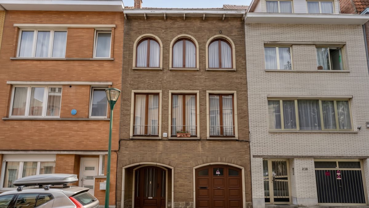 Maison Unifamiliale de Caractère à Vendre à Molenbeek-Saint-Jean