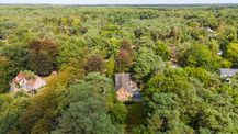 Karaktervolle villa met bijgebouw te koop in Schilde