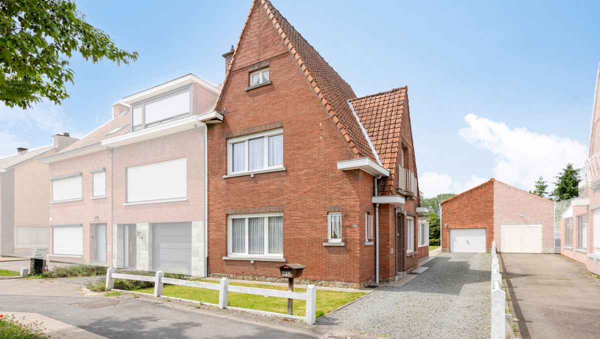 Te renoveren halfopen bebouwing met garage in Kruibeke