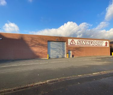 Warehouse on a commercial location near exit E403 in Roeselare