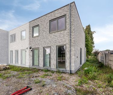 Recente halfopen woning met 3 slaapkamers in Leopoldsburg