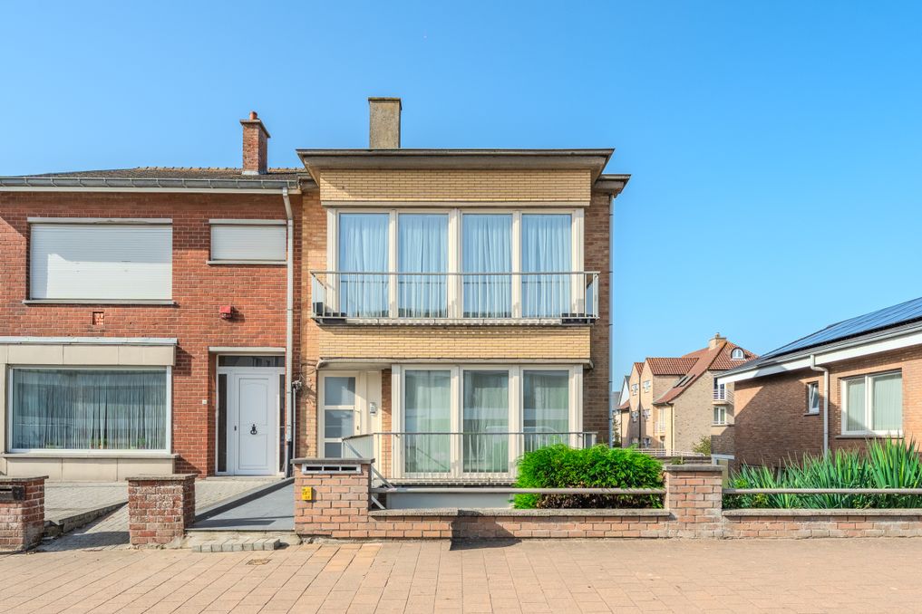 Opbrengsteigendom met 3 appartementen in het centrum!