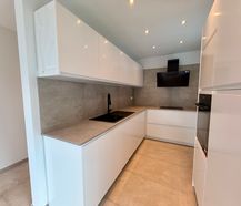 Gelijkvloers nieuwbouw appartement te huur in Genk.
