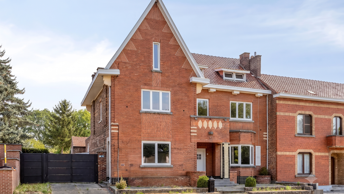 Huis met 5 slaapkamers en loods te koop in Sint-Truiden