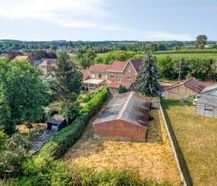 Huis met 5 slaapkamers en loods te koop in Sint-Truiden