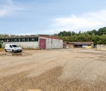 Ruime bedrijfshal van ca. 900 m² te huur op toplocatie in Genk