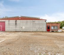 Ruime bedrijfshal van ca. 900 m² te huur op toplocatie in Genk