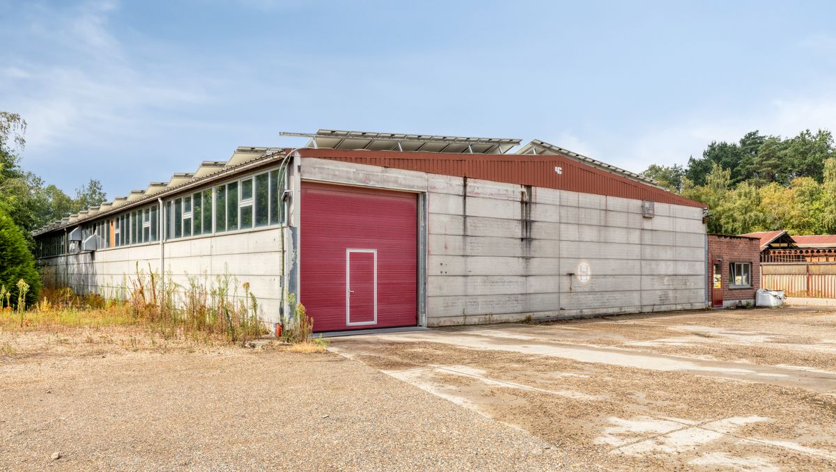 Ruime bedrijfshal van ca. 900 m² te huur op toplocatie in Genk