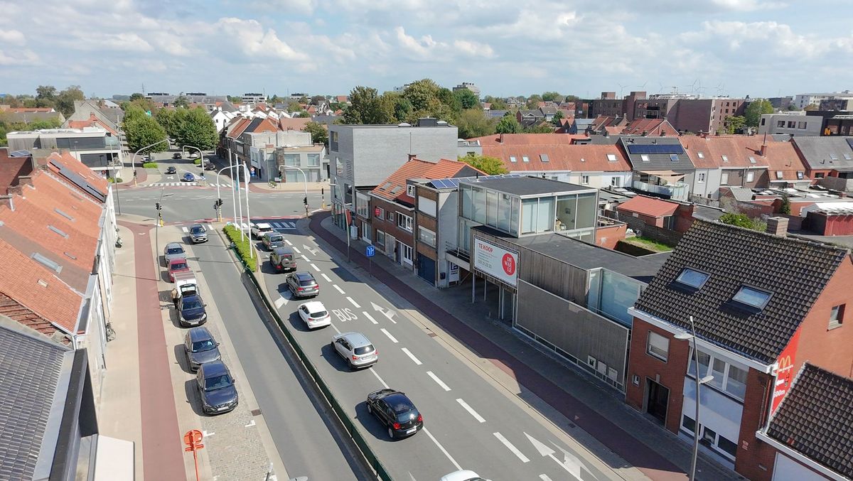 Bureau avec loft et parking spacieux à vendre à Roeselare