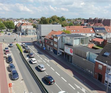 Bureau avec loft et parking spacieux à vendre à Roeselare