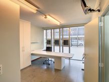 Bureau avec loft et parking spacieux à vendre à Roeselare