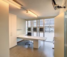 Bureau avec loft et parking spacieux à vendre à Roeselare
