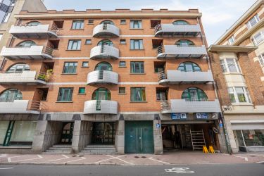 Appartement de deux chambres avec balcon situé à Ixelles.