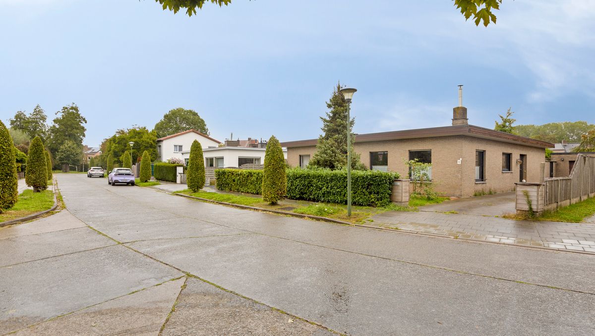 Ruime en lichtrijke bungalow te koop aan de stadsrand van Brugge