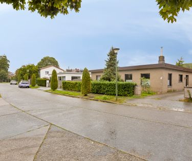 Ruime en lichtrijke bungalow te koop aan de stadsrand van Brugge