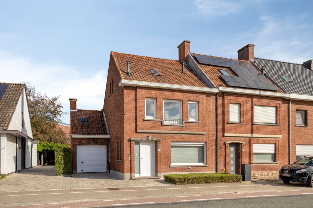 Ready to move in semi-detached house with garage and garden in Roeselare
