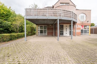 Ready to move into commercial ground floor in a prime location in the heart of Grimbergen