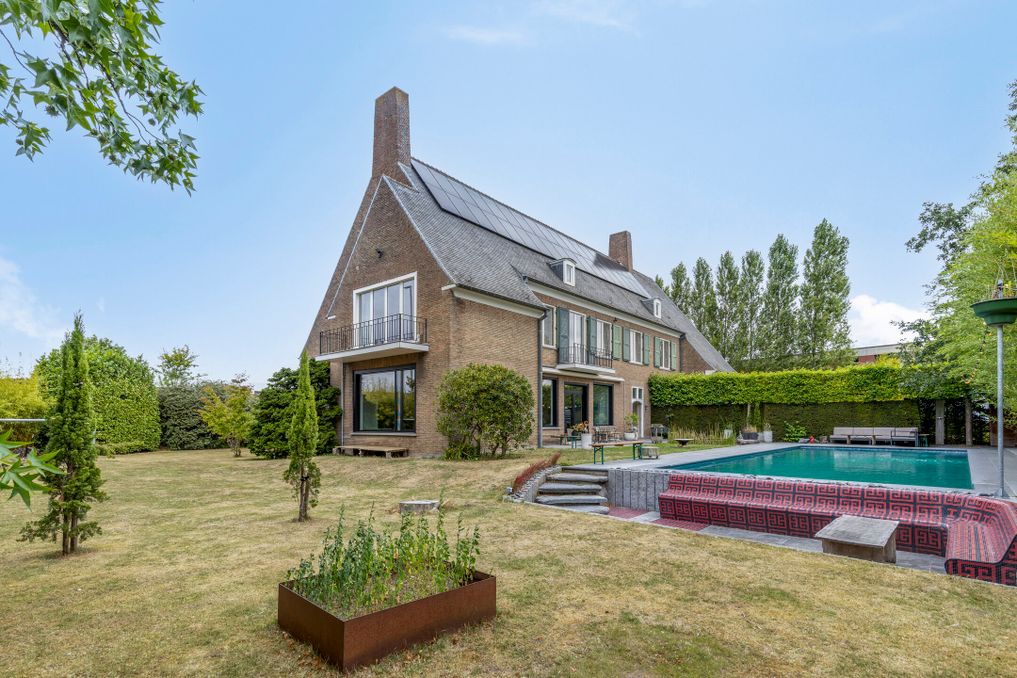 Architectenwoning van Arthur Degeyter te koop in Zedelgem