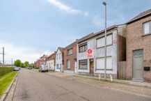 Volledig te renoveren woning te koop in Essen-centrum!