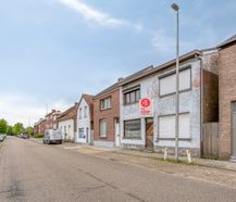 Volledig te renoveren woning te koop in Essen-centrum!