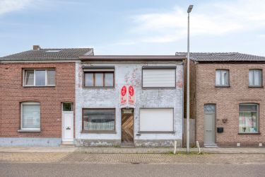 Volledig te renoveren woning te koop in Essen-centrum!