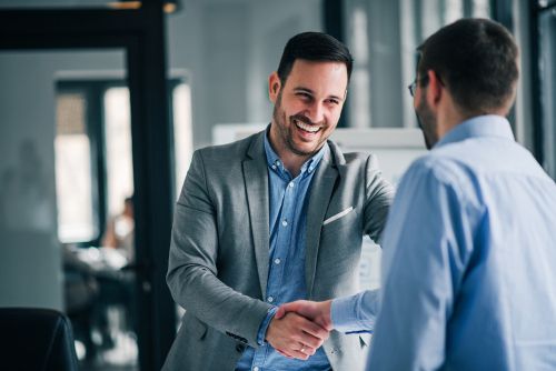 Shutterstock handshake hand shudden akkoord city klein