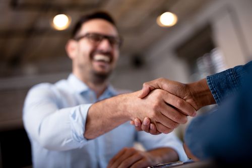 Shutterstock handshake hand shudden akkoord klein